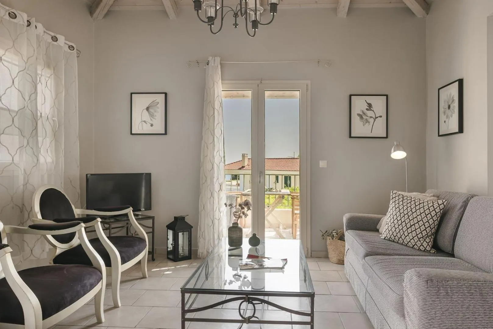 The Seasons Villa Svoronata 0*,
