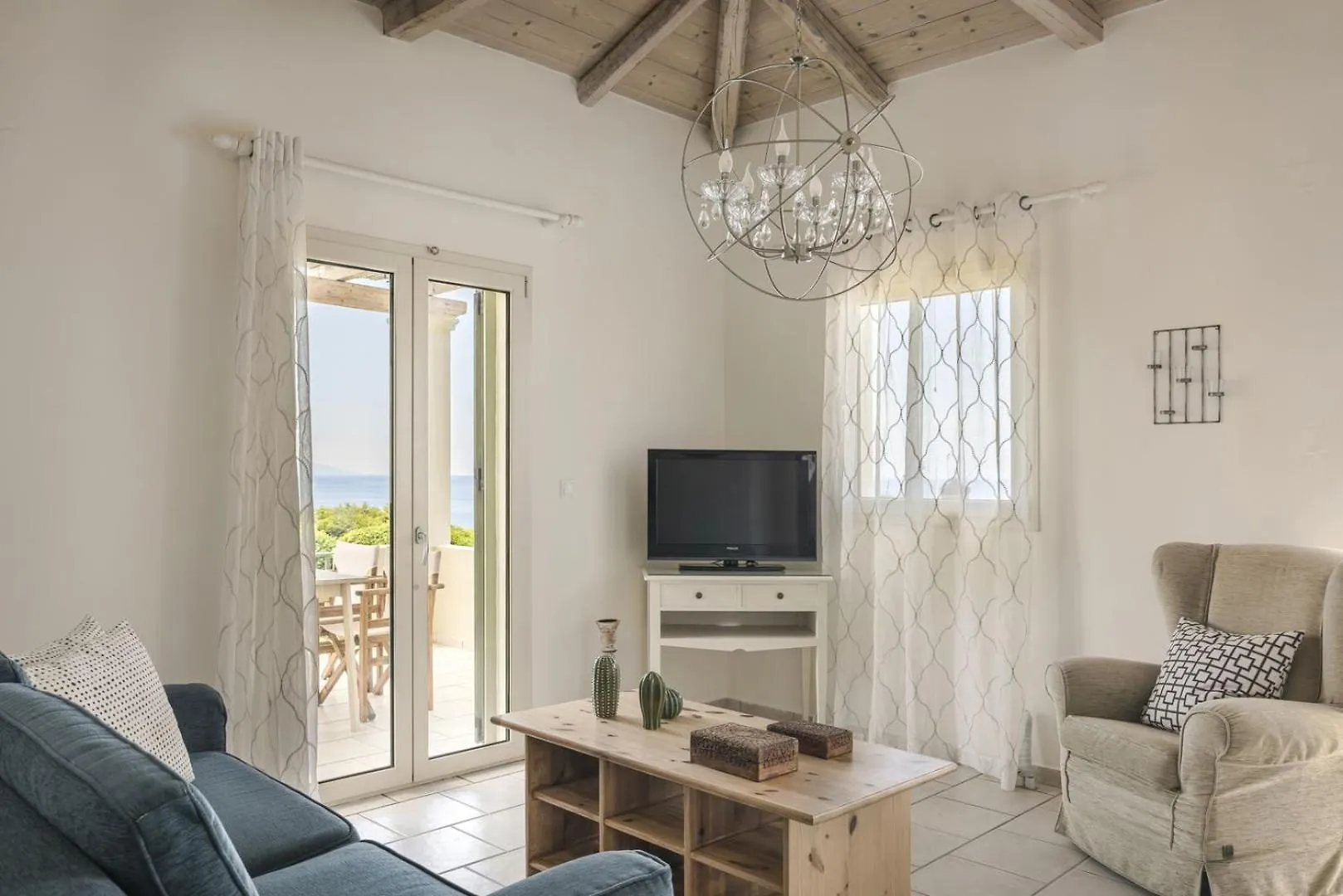 The Seasons Villa Svoronata