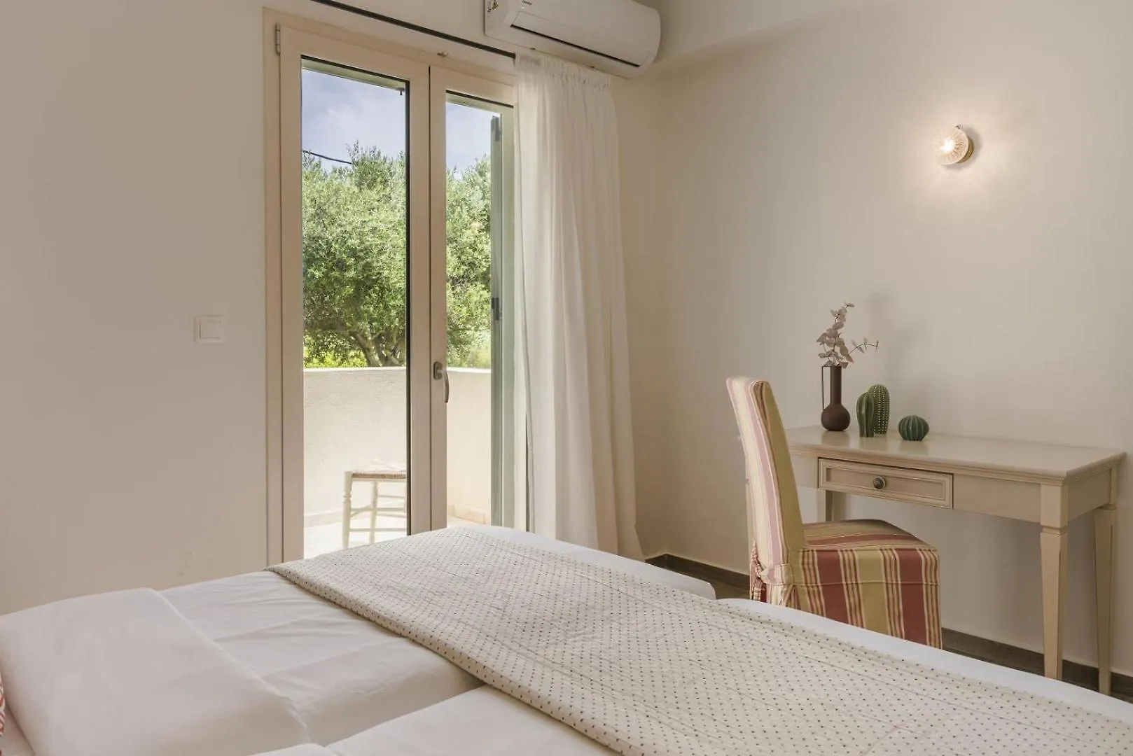 The Seasons Villa Svoronata